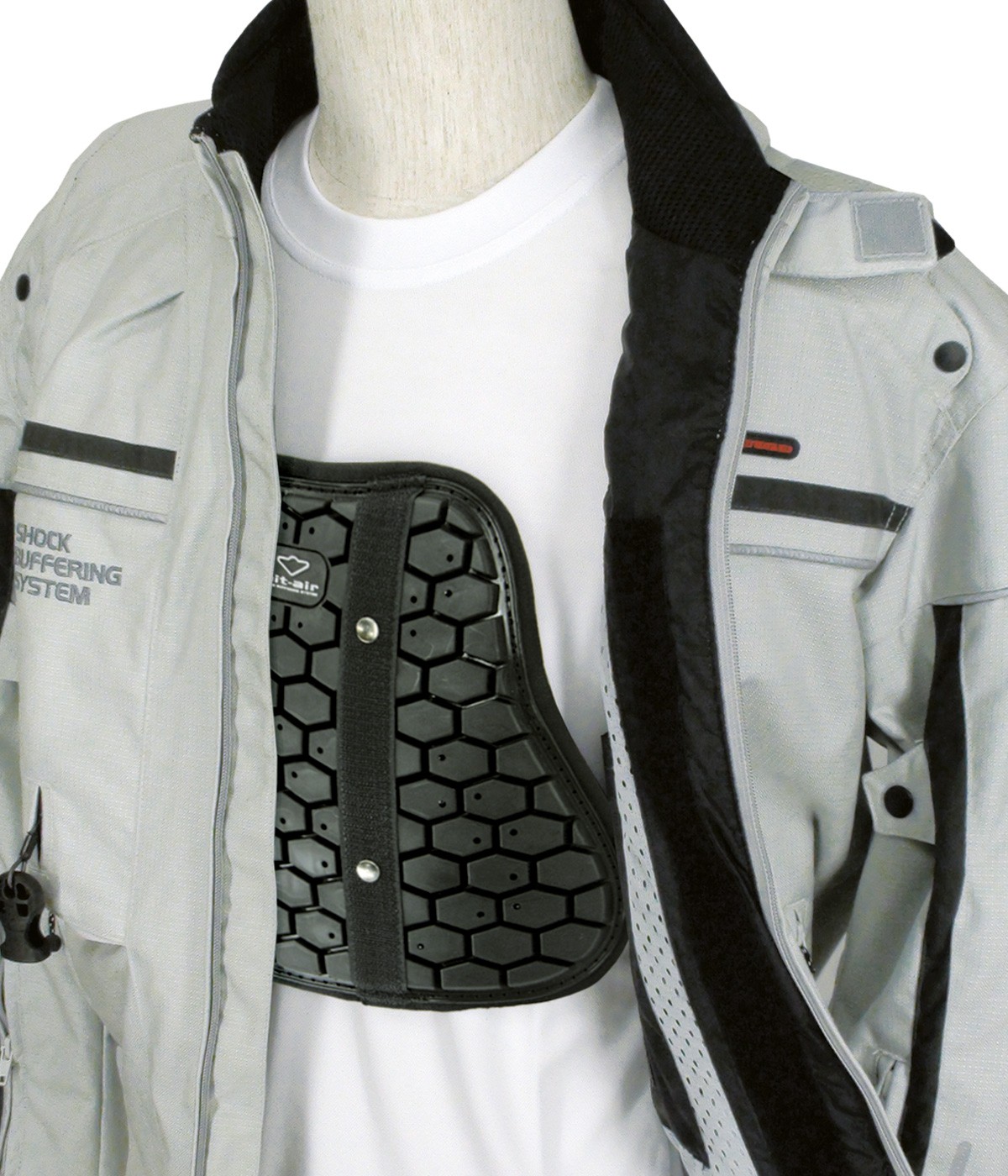 Bajo una chaqueta de uso diario.